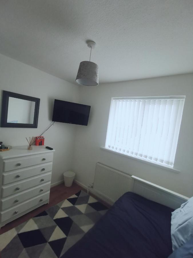 Room In A Friendly Home In A Quite Neighborhood Of Cardiff Exterior photo